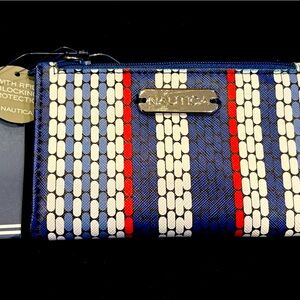 Nautica top zip bifold with RFID for credit card security. New with tags.